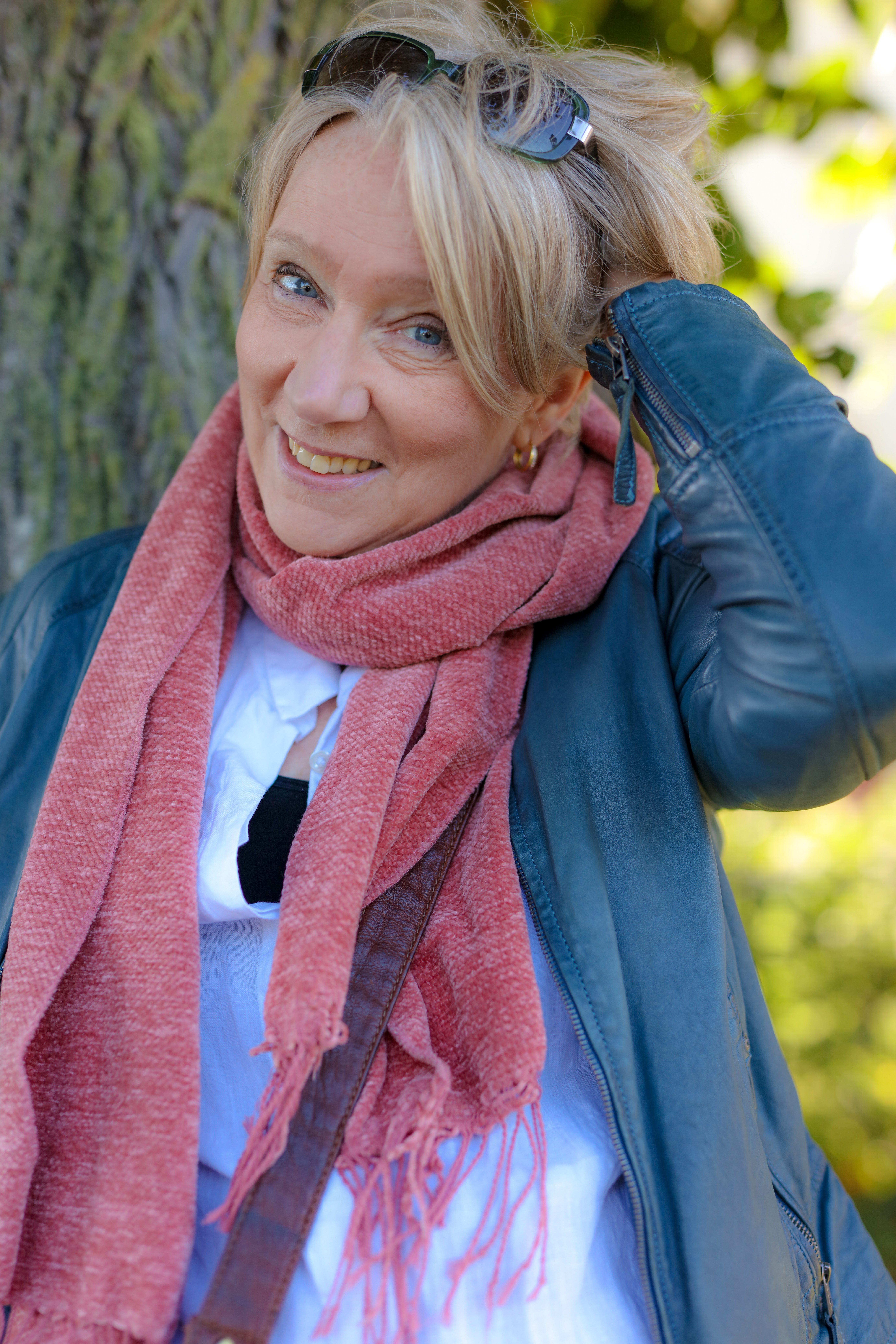 JENNY vid trädet 